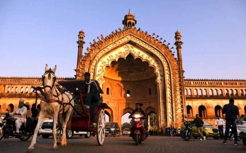 Rumi-Darwaza-Gate-in-Islamic-Architecture-Lucknow-Uttar-Pradesh-INDIA